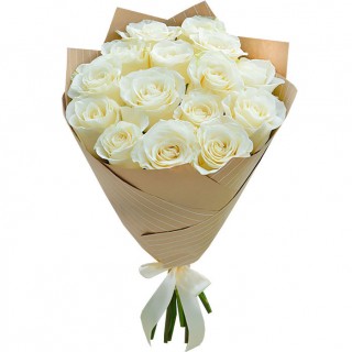 Букет Белые розы в крафте из 15 роз